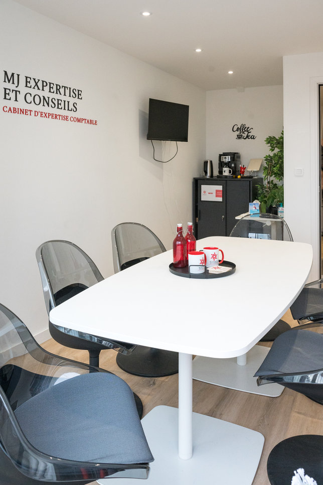 Espace d'accueil et salle de réunion du cabinet MJ Expertise et Conseils